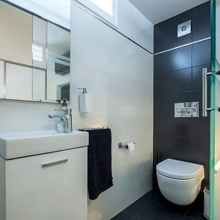 Ciudad Blanca Apartment *